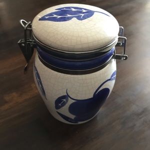 Ceramic canister
